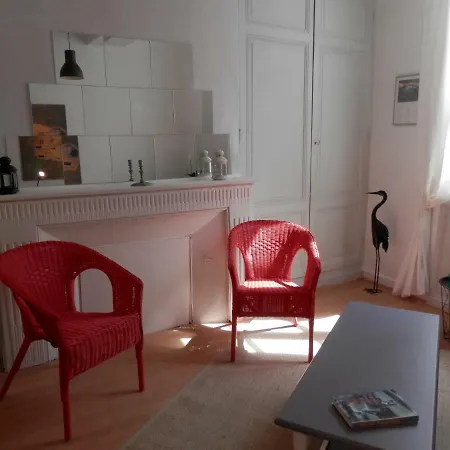 Апартаменты Couette Et Cafe Cyrano