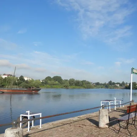 Couette Et Cafe Cyrano 公寓 *