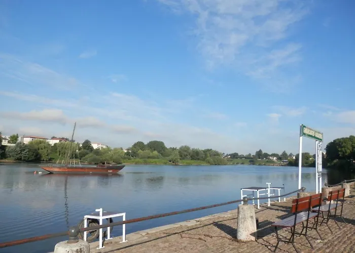 Couette Et Cafe Cyrano Lägenhet *